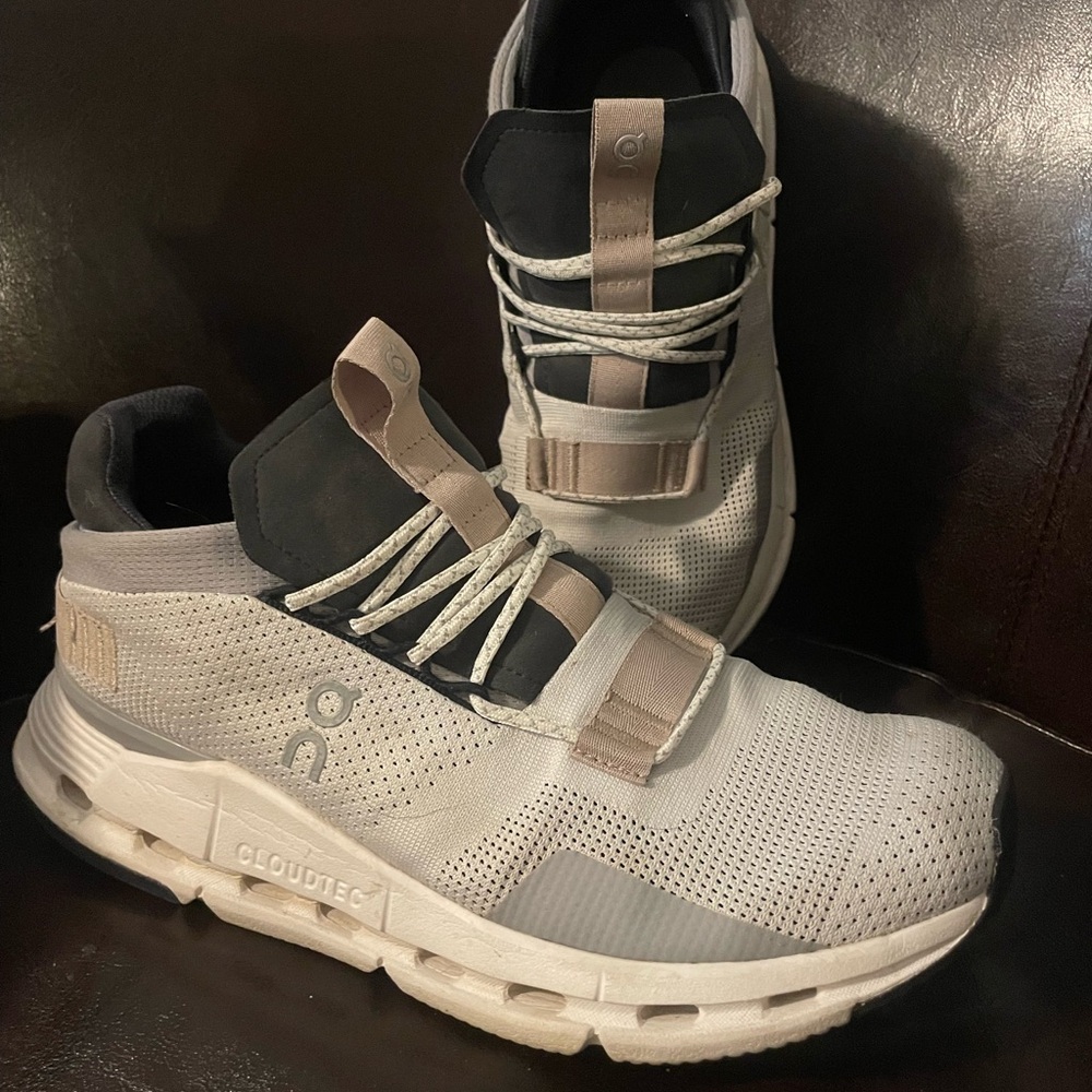 On Running women's Shoes - Black and White